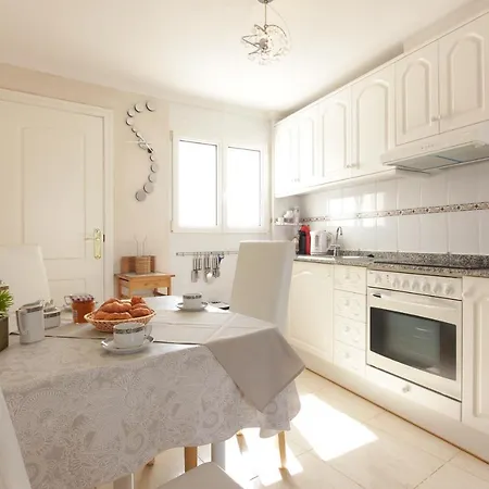 Excelente 2-Bed Apartment In Denia Near The Beach 아파트